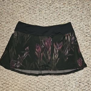 Lululemon skirt size 8